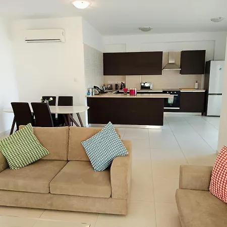 Διαμέρισμα With Amazing Location *